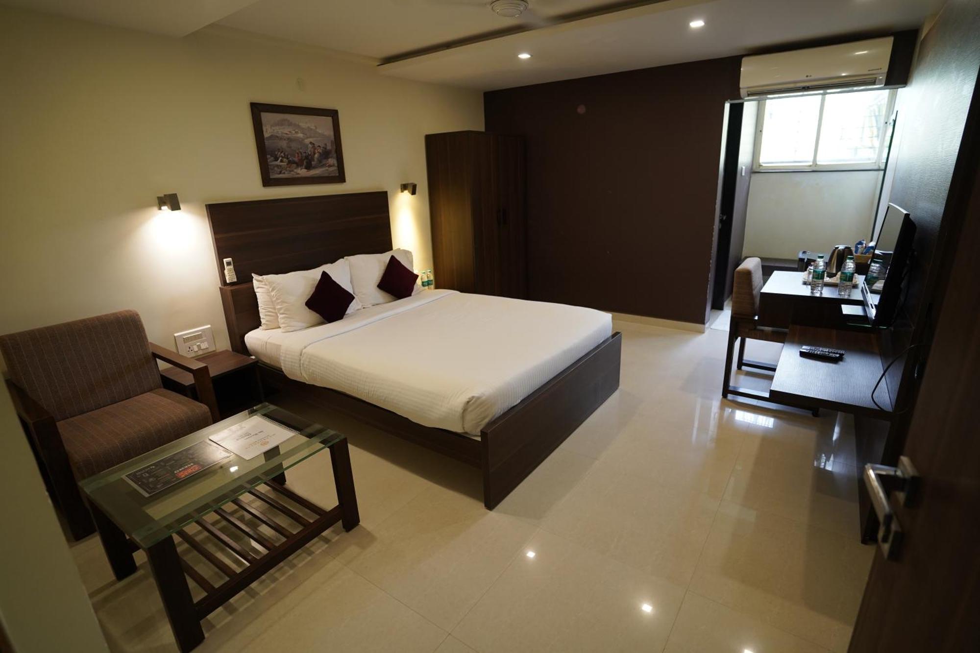 Hotel Metropolis Hubli Exterior photo